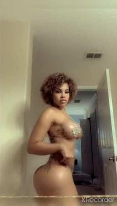 Hot AF😍🔥💦 (Get Her Folder in Comment)👇👇