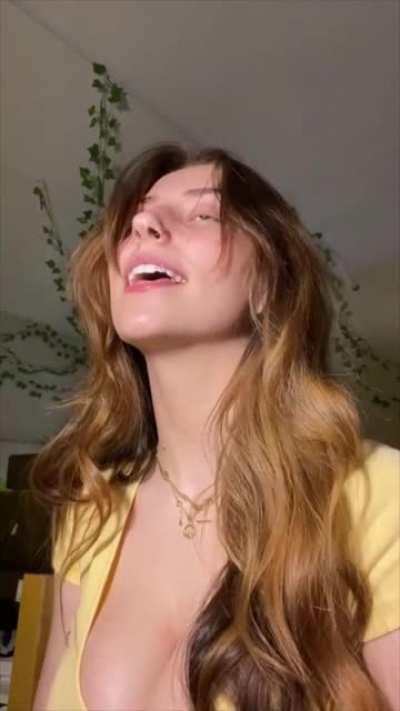 Deep cleavage (gif)