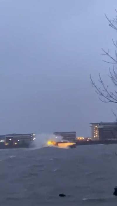 Stürmische Angelegenheit heute Morgen im Hamburger Hafen