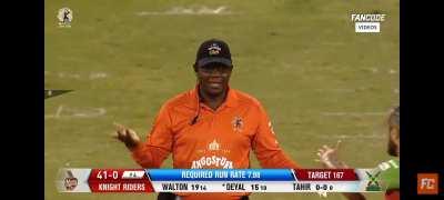 umpire cant see bruhh !