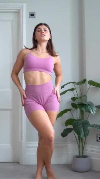 Elle Edwards' ass looks good in anything