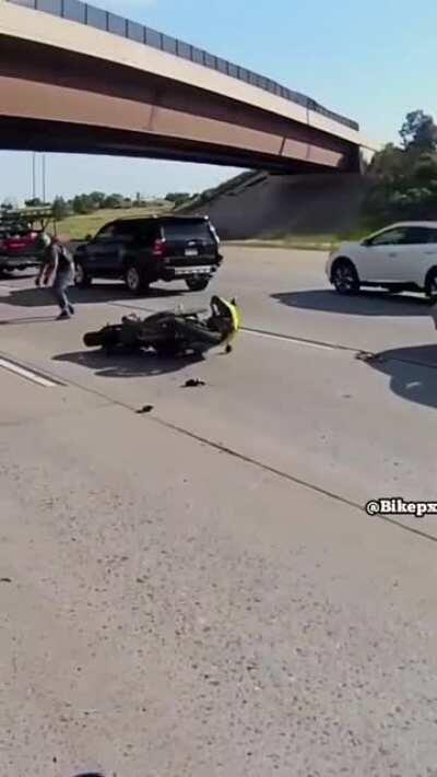 Bike crashes car !! Bike dies man lives