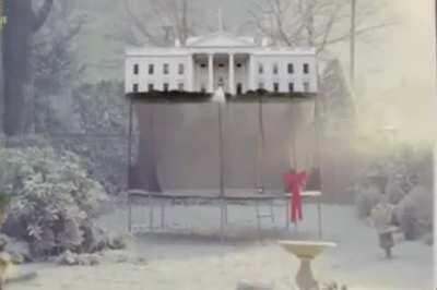 This. This is the best gif you'll see all minute. And don't let anybody tell you otherwise.