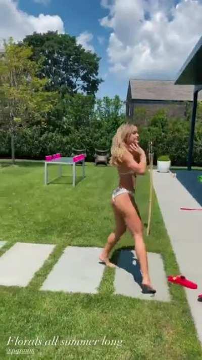 Bikini babe (ig story)