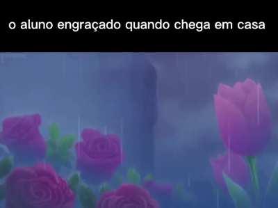 O palhaço da turma sempre vai sozinho pra diretoria, é um pequeno preço a se pagar pela alegria de todos; e da mesma maneira que ele vai pra diretoria, ele volta pra casa, sozinho, sem ninguém para alegra-lo.