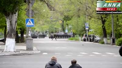 Spectators watching a battle between Ukrainian forces and separatists near Donetsk