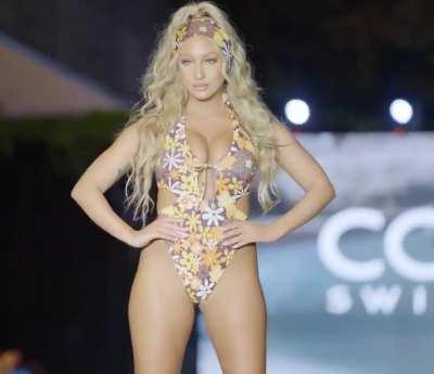 Runway Bounce & Jiggle #2