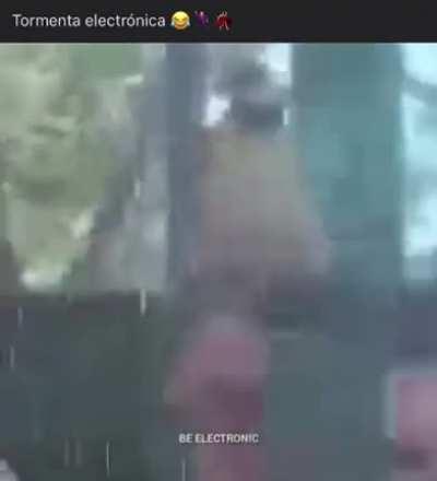 tormenta electrónica