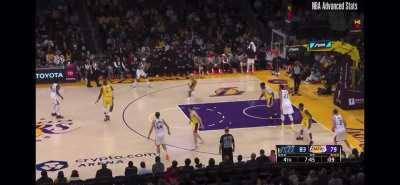 [Highlight] Gobert gets THT switches onto him and puts his hand up calling for the ball. Jazz opts to get it to Clarkson who bricks the three