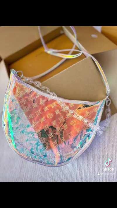 I am the king of bags, come to me with your photos, follow me, I will bring you the latest fashion advice in the world ，wame +8618022053011