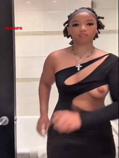 Chloe Bailey nipslip 🍒