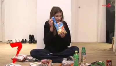 Se que llego como dos años tarde, pero volví a ver a ver esto y no me pude resistir.