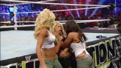 Kelly Kelly beaten down by Laycool