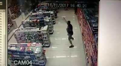 Brazilian off-duty gets into shootout whilst holding baby