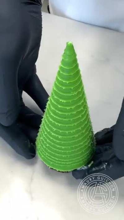 Amaury Guichon is feeling festive with his stunning edible Christmas Tree!!!