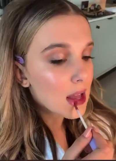 Millie Bobby Brown teasing those lips on purpose 🤤