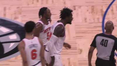 [Highlight] Julius Randle complains to the ref over a rough call, pushes Immanuel Quickley and gets in his face for trying to save him from the tech