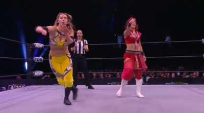 Hikaru Shida gets the win!