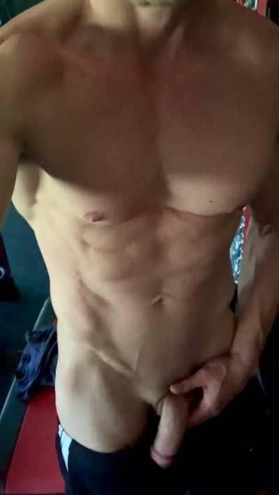 [m] Brought a workout buddy 💪