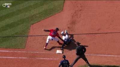[Highlight] Enyel De Los Santos almost picks off Harold Ramírez at first base (Guardians challenged and the call stood)