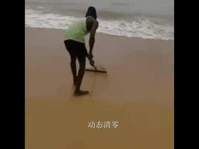 用视频简单翻译一下什么叫动态清零，什么叫他妈的动态清零