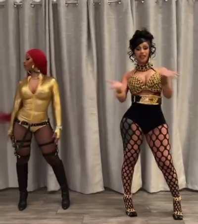 Cardi looking super Sexy