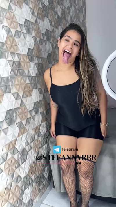 Long tongue and feet