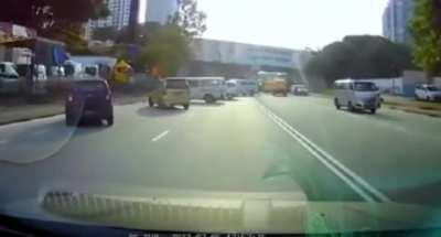 Unusually synchronized illegal U-Turn