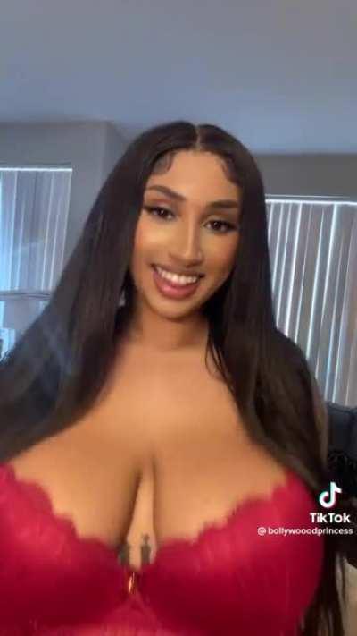 (bollywoodprincess) Big boobs indian girl