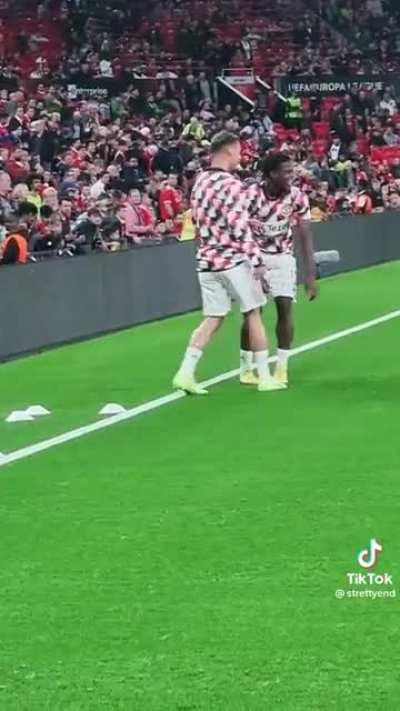 Malacia bantering Antony after he fails his signature spin move