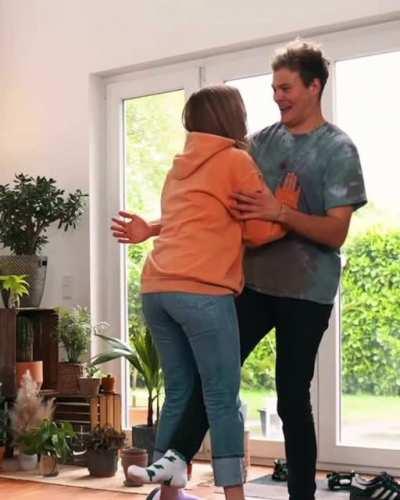 Für euer Wohlbefinden….YT: „DIE GEFÄHRLICHSTEN TIKTOK PRODUKTE ALLER ZEITEN..“ von Joeys Jungle