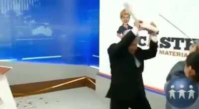 Live testing a porcelain tile quality