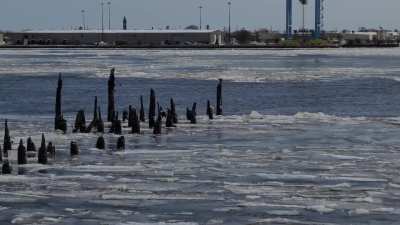 Delaware going backwards as tide comes in