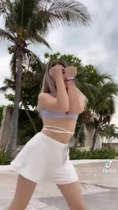 Que rica y hermosa que estás Karen