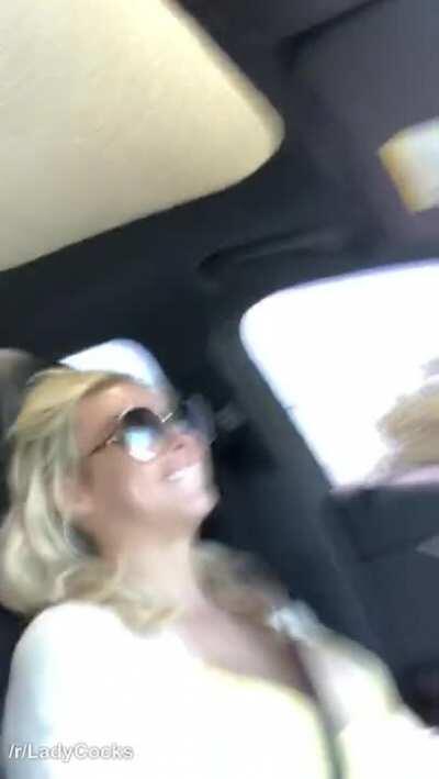 Aubrey Kate jerking off for you while sitting in traffic