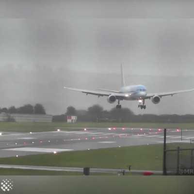 Sideways landing in a 40-knot crosswinds at Bristol Airport