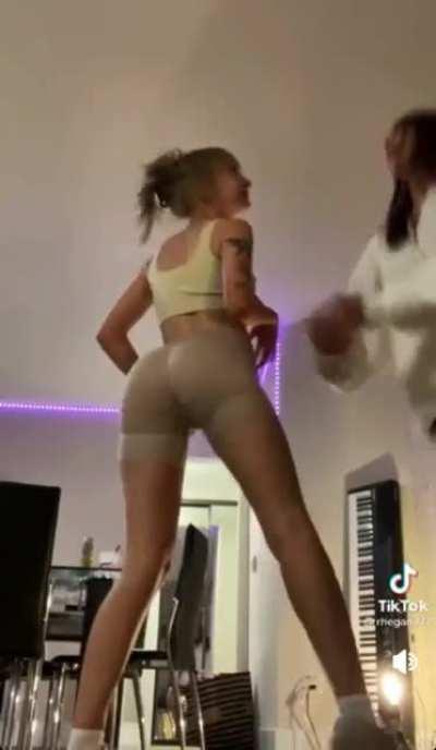 loop of rhegan twerking
