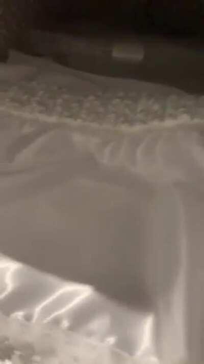 Nici in canapea nu stau asa