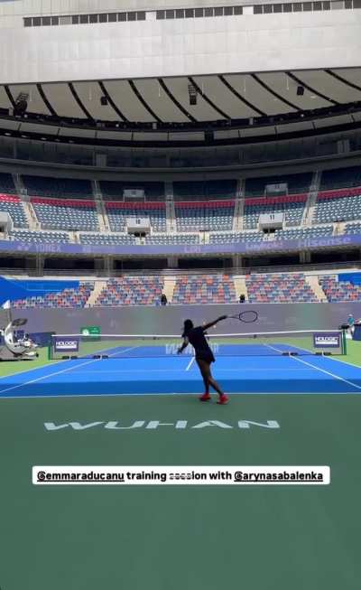Emma practicing with Aryna Sabalenka yesterday in Wuhan 🤝🔥
