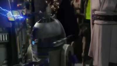 Aaah... cheesy animes from the 90's, they never get old.