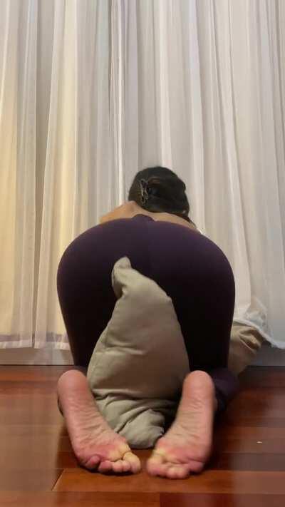 By popular demand: humping video 🥵 Watch me grind on my pillow with a up close view of my soft soles and ass 🤤 PM for the rest!