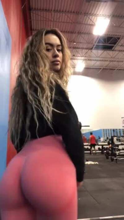 @cas.sie991 —Insta: cassiemarrufo // Age: 18 // 🎂🎂