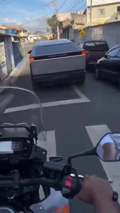 Quando a playboyzada vem repor o estoque de farinha