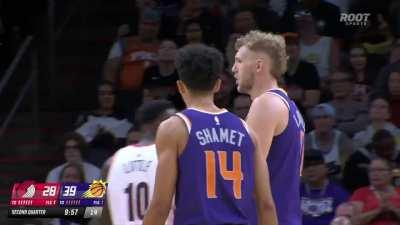 [Highlight] Shaedon Sharpe makes an incredible one-handed save and pass while jumping out of bounds