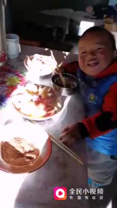 典中典之一日三餐吃洋芋的小朋友