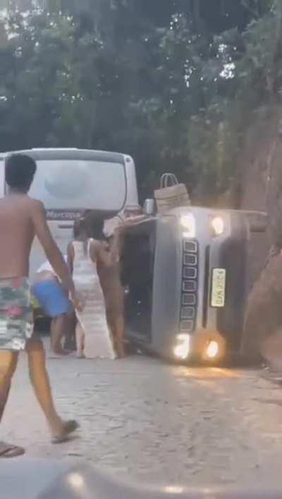 Guy thought he was at car stunt show flipped his car