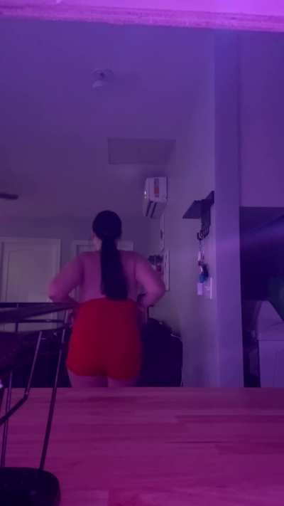 sending free nudes to everyone that upvotes and comments