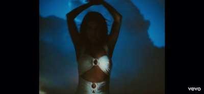 Selena Gomez’s sexy bounce in her music video Baila Conmigo