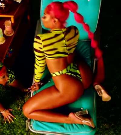 Shotgun Cumshot to this one! 💦💦 🥵