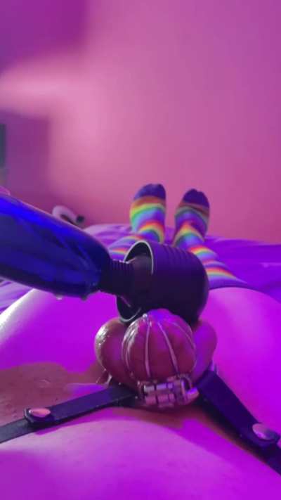 Did you know using a vibrator on your cage is one of the cutest ways to cum? 💞